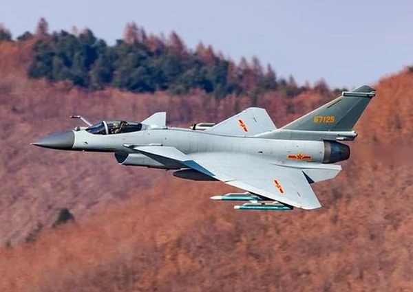 Trung Quốc: Tiêm kích J-10C áp đảo hoàn toàn "tử thần" Su-35 của Nga 