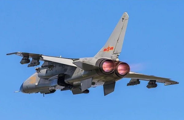 Thị uy gần đảo Hải Nam bằng "Quan tài bay" JH-7, Trung Quốc quá liều?