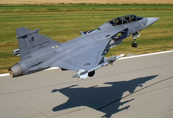 Tiêm kích JAS-39 Gripen Thụy Điển cực cơ động, có "cân" được Su-35 của Nga?