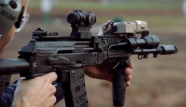 Vì sao súng trường AK-12 của Nga "ăn đứt" M4 của Mỹ về mọi mặt?