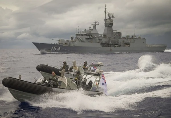 Soi dàn tàu chiến Australia cực mạnh tập trận chung cùng hải quân Mỹ trên Biển Đông