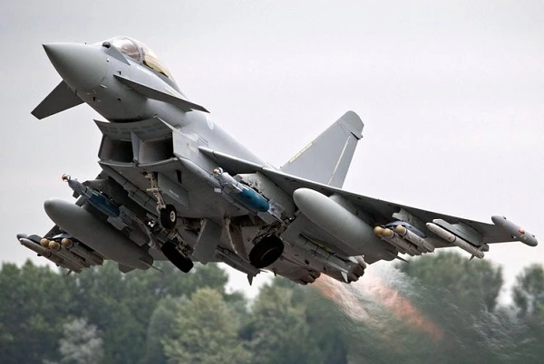 Hang ổ IS tan tành khi bị tiêm kích Typhoon nem bóm Paveway IV