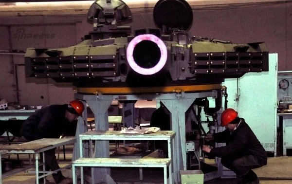 Ảnh cực độc về quá trình lắp ráp siêu tăng T-84 Oplot của Ukraine