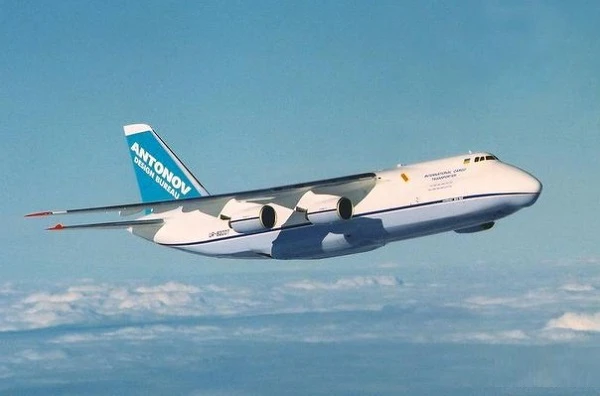Chuyến bay kỷ lục qua hai cực trái đất của An-124 Ruslan