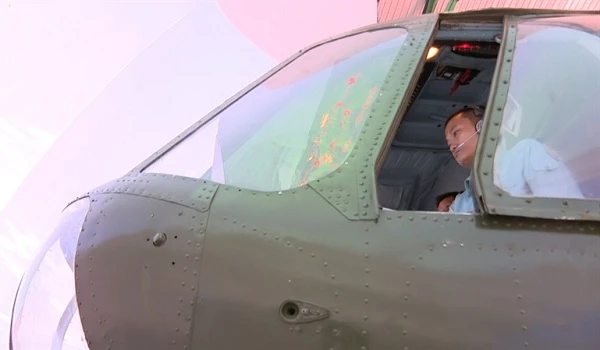 Phi công Không quân Việt Nam luyện bay trên buồng tập tối tân