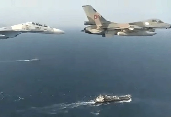 Lần đầu F-16 và Su-30MK2 Venezuela phối hợp bay hộ tống tàu dầu Iran