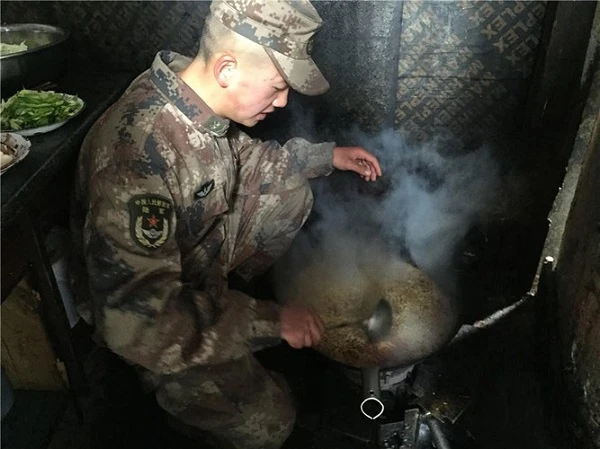 Lính sơn cước tinh nhuệ Trung Quốc ăn uống hàng ngày ra sao? 