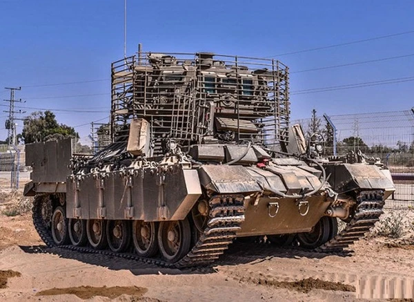 Kinh hãi lô cốt di động, bọc giáp lồng như "chuồng chó" của Israel