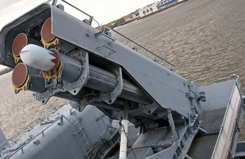 Sốc: "Sứ giả chiến tranh" tên lửa Tomahawk được Mỹ sản xuất trong... nhà tù? 