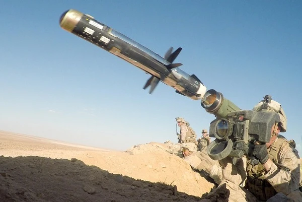 Ukraine lại nhận thêm tên lửa chống tăng FGM-148 Javelin khiến Nga tái mặt