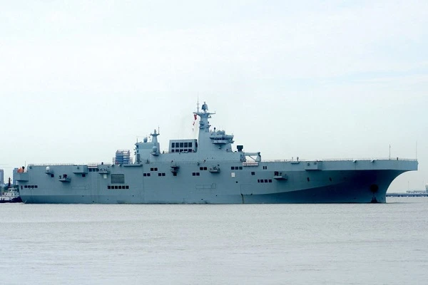 Tàu đổ bộ Type-075 Trung Quốc chạy thử nghiệm bất chấp đang thi công dở