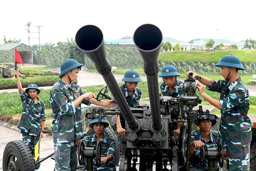 Cận cảnh chiến sĩ Quân chủng Phòng không – Không quân canh trời Thủ đô