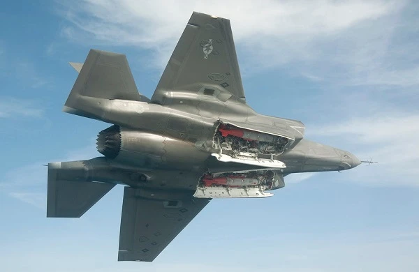 Chuyên gia Mỹ thừa nhận sự yếu kém của F-35 trước các tiêm kích Nga 