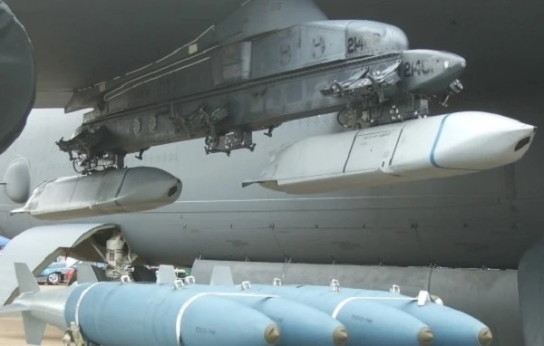 Tên lửa JASSM bản nâng cấp của Mỹ sẽ biến S-400 Nga thành "trò hề"?