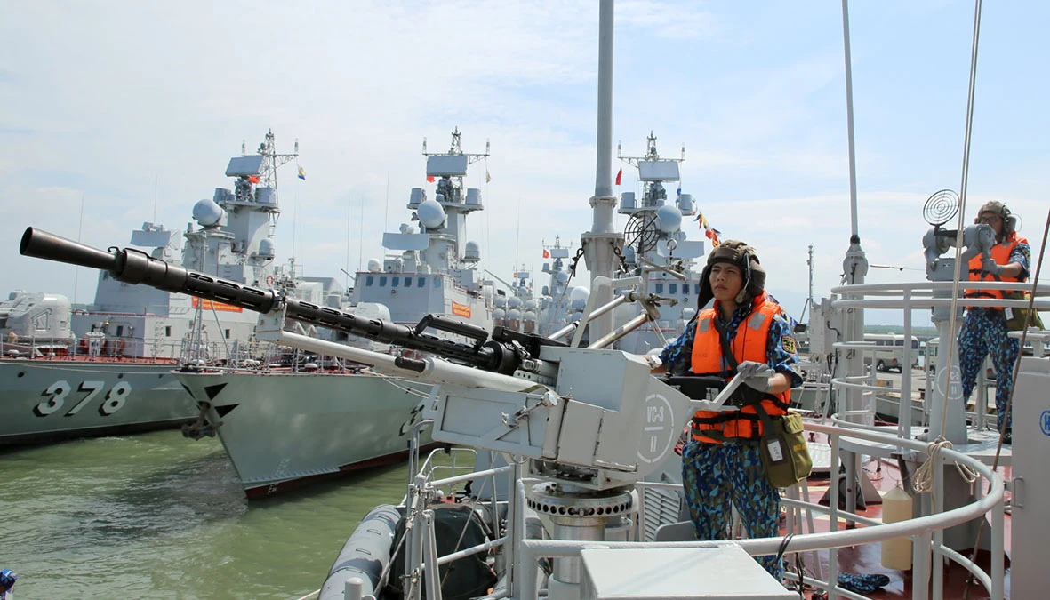 Xem Hải quân Việt Nam thi huấn luyện tàu mặt nước hiệu quả