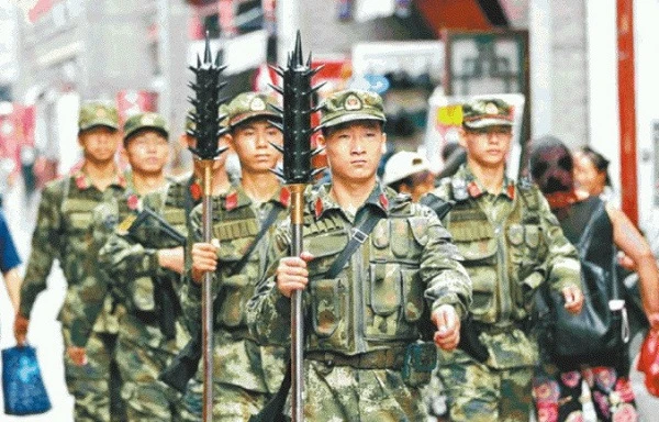 Ấn Độ trang bị giáp cho binh lính đối phó vũ khí "lạnh" Trung Quốc