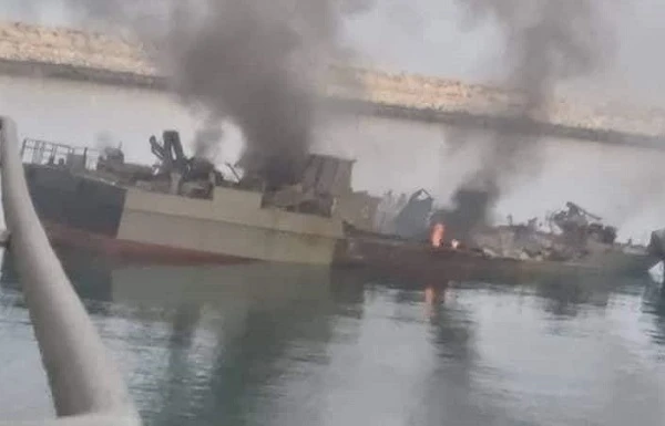 Toàn cảnh tàu chiến Iran “quân mình bắn quân ta”, hàng chục người chết