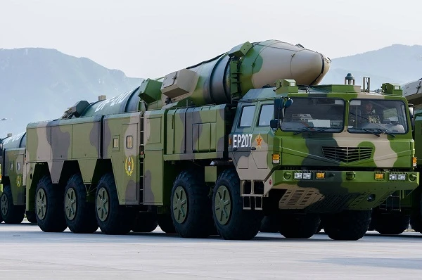 Tên lửa Dongfeng-21D Trung Quốc có thể đánh chìm tàu sân bay Mỹ: Sự thật đáng thất vọng!