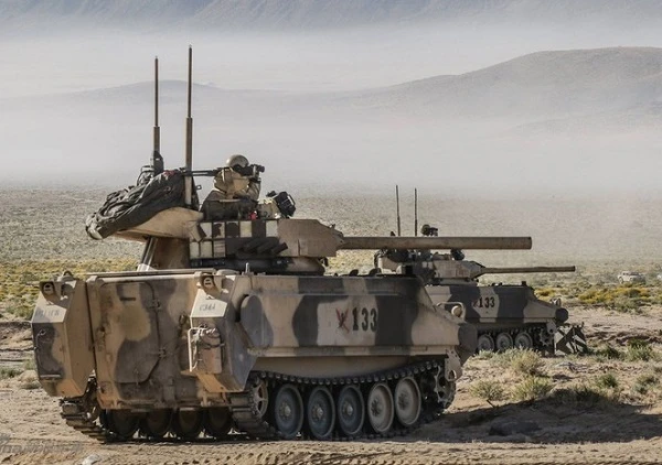 Xe tăng T-80 do... Mỹ sản xuất trông quái dị như thế nào?