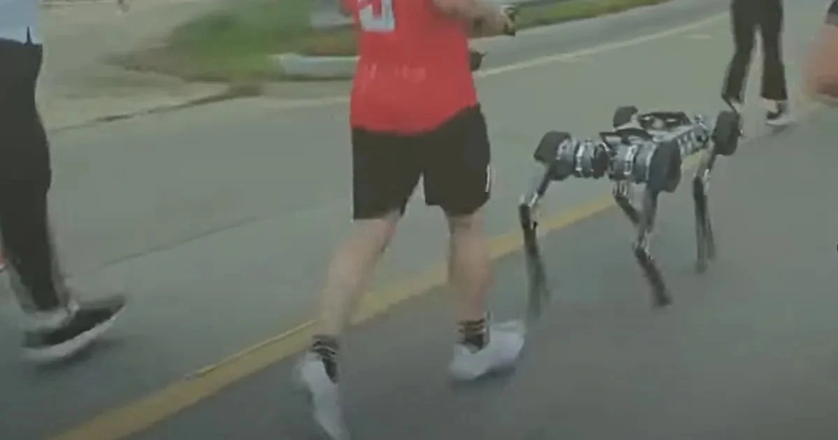 Chó robot chạy marathon ngang ngửa con người chỉ với một lần sạc