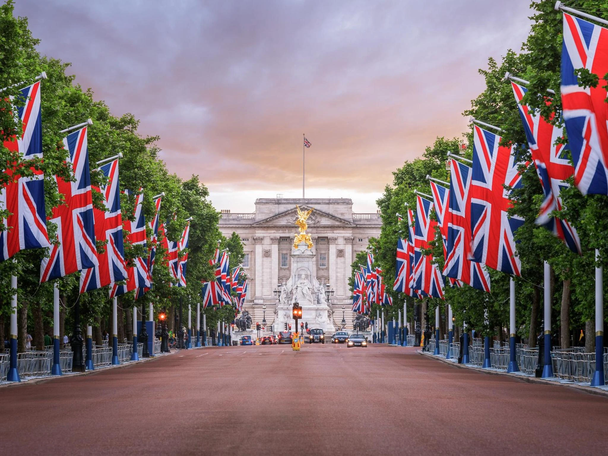 Hé lộ sự thật bất ngờ ít ai biết về cung điện Buckingham