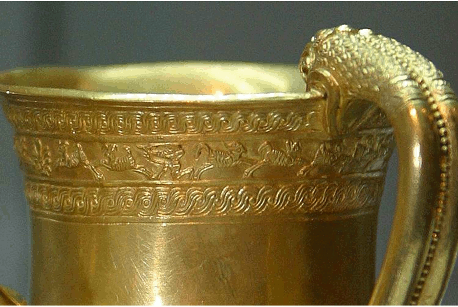 Nhiều chuyên gia tin rằng, Nimrud bị phá hủy khiến rất nhiều vàng bạc, châu báu, đồ tạo tác quý giá.... bị chôn vùi trong lòng đất. Do vậy, trong suốt nhiều năm, giới chuyên gia nỗ lực xác định vị trí của thành phố Nimrud.