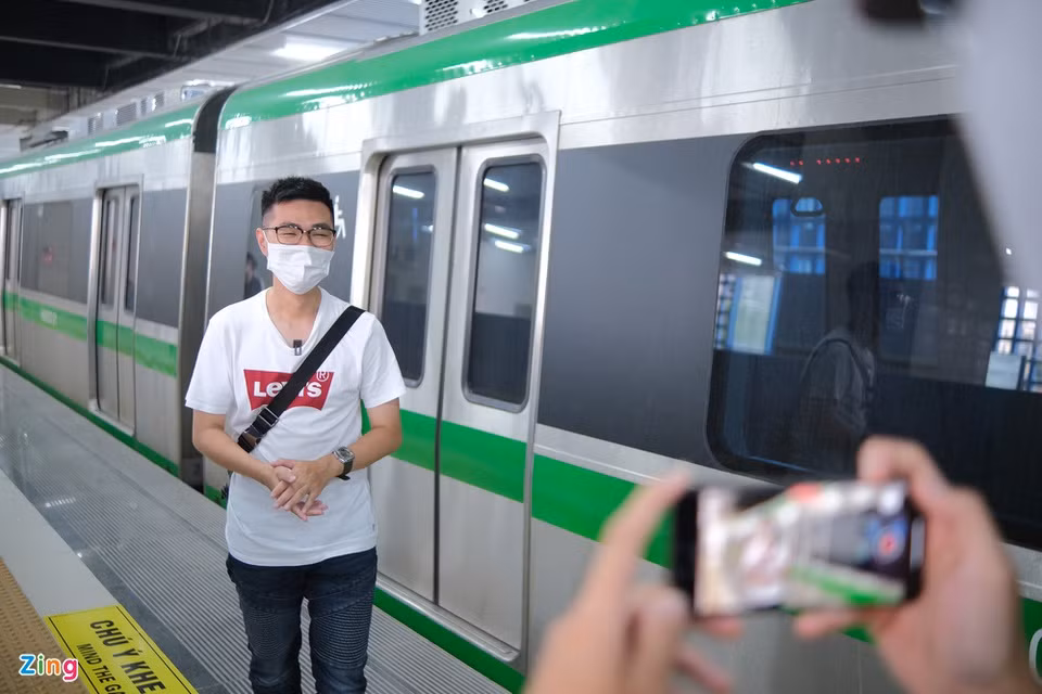 Đi thử tàu Cát Linh - Hà Đông: Sạch, đẹp, nhiều góc sống ảo