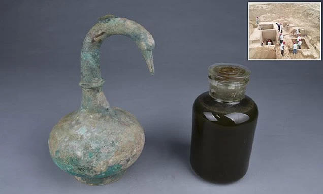 Mở mộ cổ Trung Quốc, kinh ngạc tìm thấy rượu thuốc "bất tử" 2.000 năm