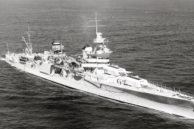 Con tàu chở bom hạt nhân của Mỹ 75 năm trước gặp họa gì? 