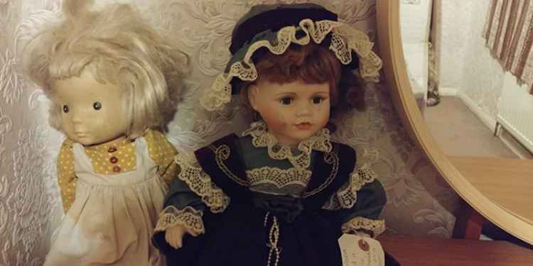 Rợn người búp bê tự di chuyển trong ngôi nhà “ma ám”? 