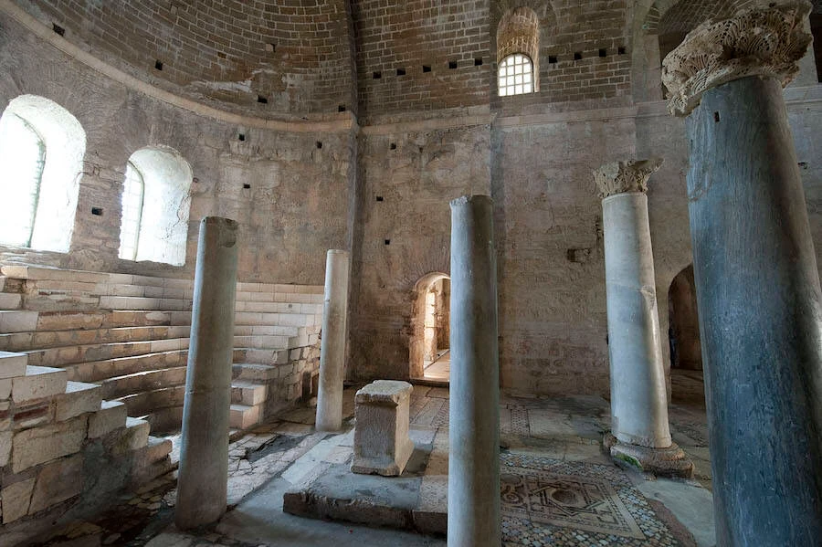 Kỳ bí ngôi mộ nghi là nơi chôn cất nguyên mẫu ông già Noel