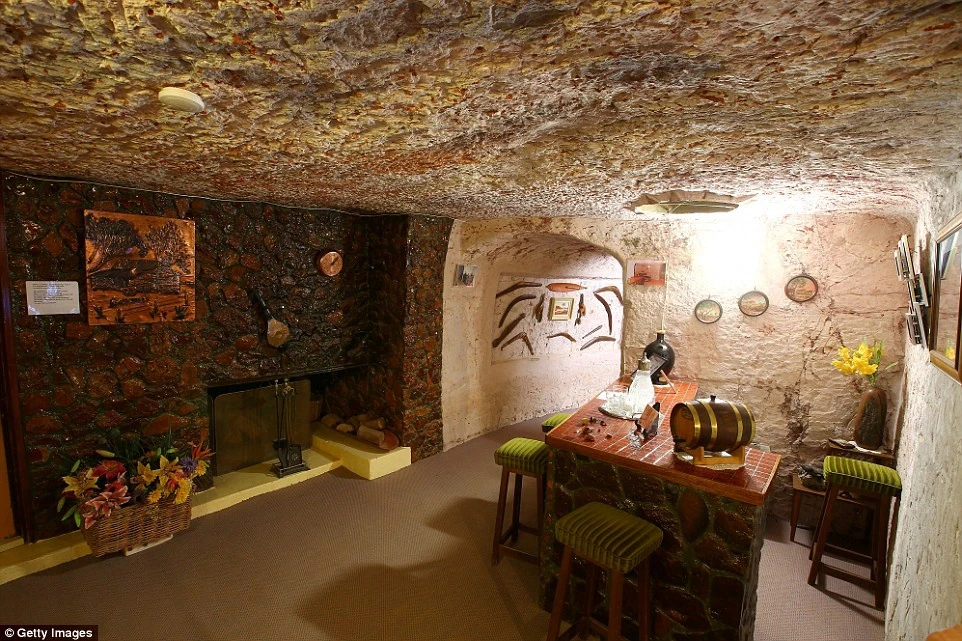 Thị trấn lạ nhất hành tinh: Dân chuyển xuống sống dưới lòng đất