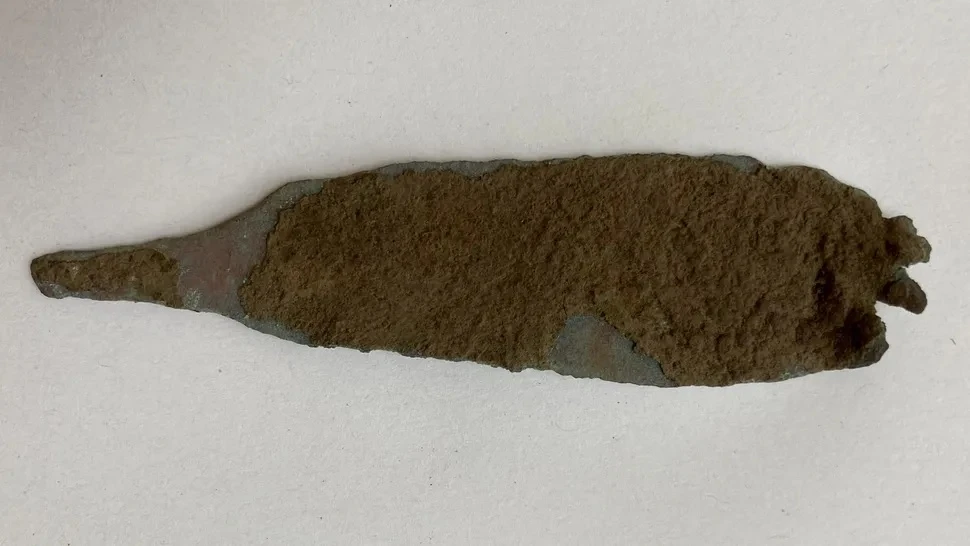 Bí ẩn con dao găm 4.000 tuổi trong hang động ở Italy