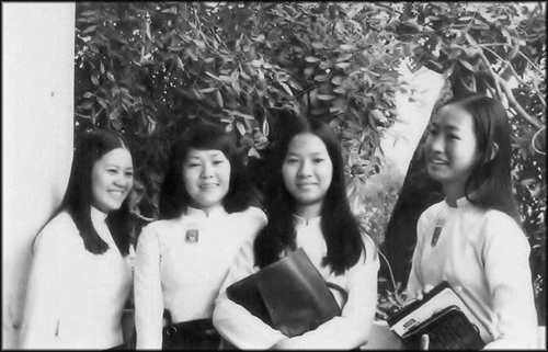 Xúc động ngắm loạt ảnh xưa vô giá về lễ khai giảng ở Việt Nam 