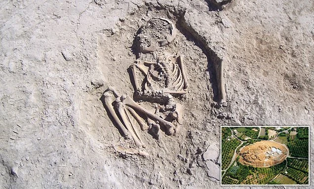 Kinh dị hài cốt bé trai 5.700 tuổi bị đập nát sọ