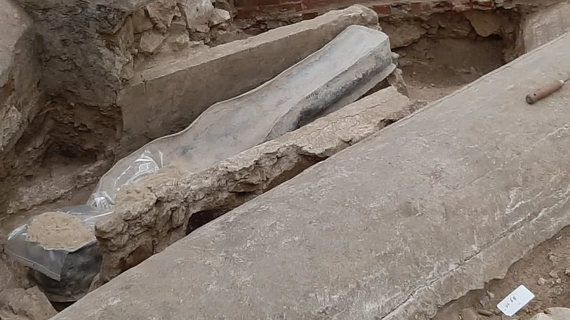 Quan tài chì "náu mình" dưới nhà thờ Đức Bà Paris giấu bí mật gì?