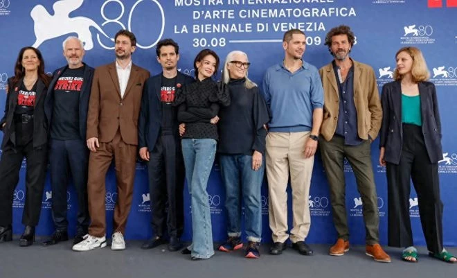 Thời trang hút ống kính của Thư Kỳ ở tuổi 49 tại LHP Venice