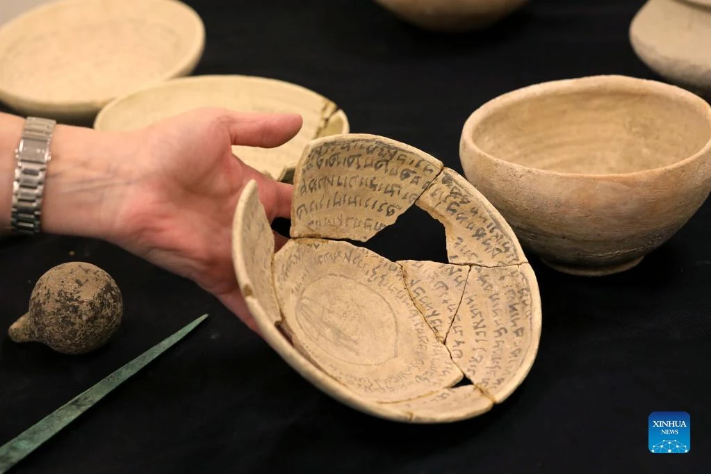 Phát hiện bát ma thuật thần thánh ở Jerusalem, chuyên gia phán: "Cực hiếm!"