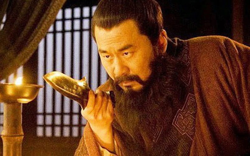 Tào Tháo hành hạ thi hài Lữ Bố tàn bạo tới mức nào? 