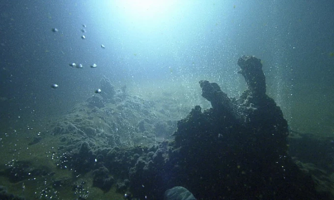 Phát hiện lò magma khổng lồ dưới Địa Trung Hải: "Bùng nổ" 150 năm tới? 