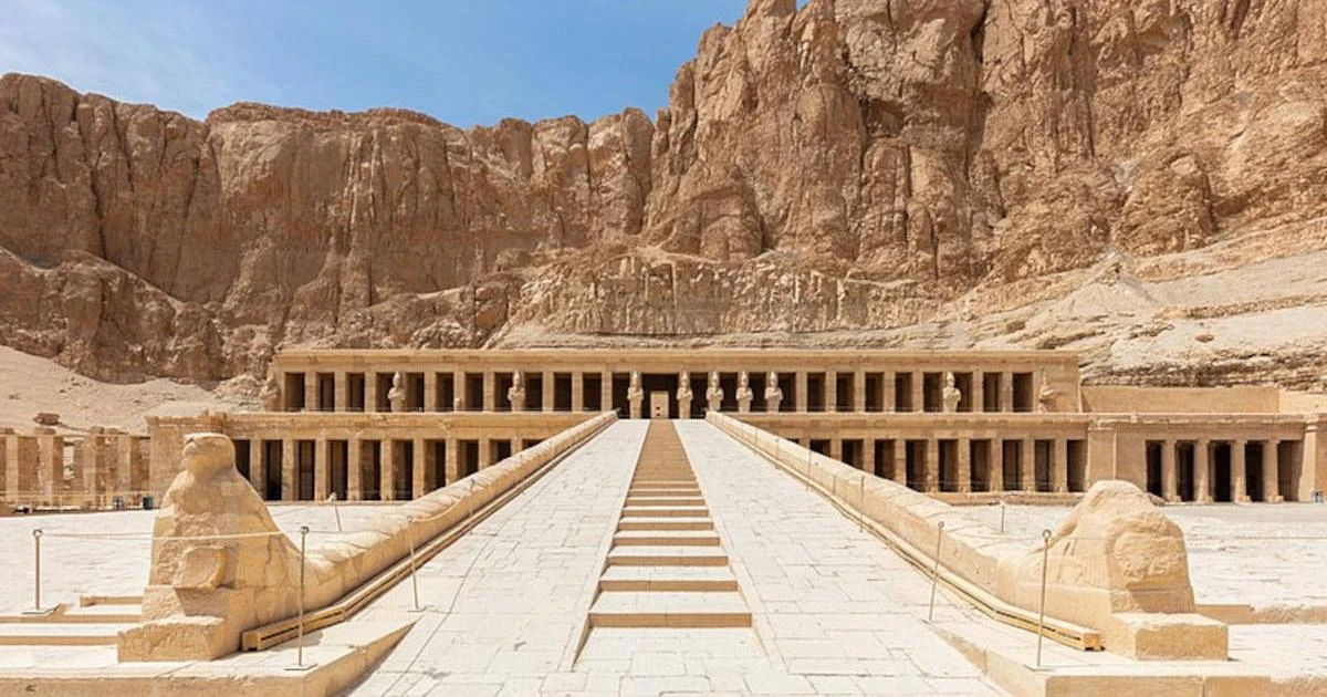 Tận mục kho báu khủng bên trong đền thờ Nữ hoàng Ai Cập