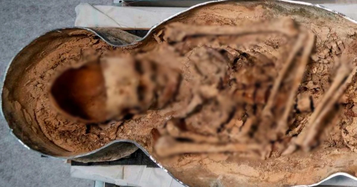 Mở nắp quan tài dưới nhà thờ Đức Bà Paris, lộ hài cốt kỵ sĩ