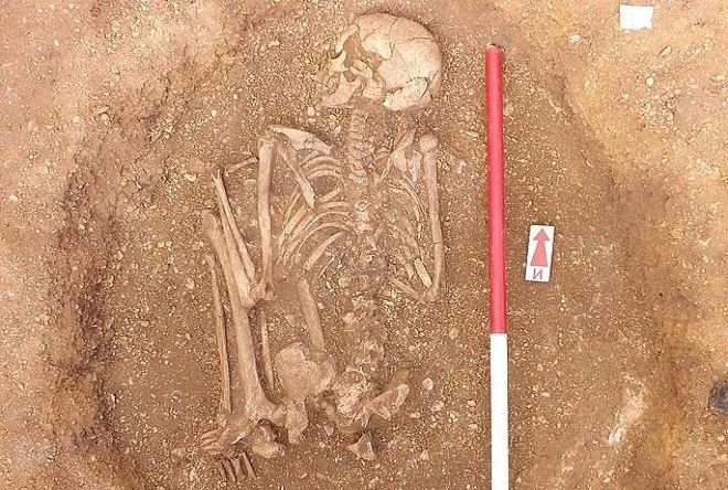 Bí mật gây sốc trong ngôi mộ 4.200 tuổi của vị tù trưởng