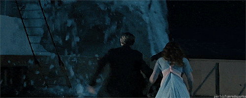Sau khi xảy ra thảm kịch chìm tàu Titanic năm 1912, các nhà điều tra cho biết khoảng thời gian giữa thời điểm tảng băng trôi được phát hiện và khi nó va chạm với con tàu là 37 giây. Điều này đã được đạo diễn Cameron thể hiện chính xác trong bộ phim "Titanic".