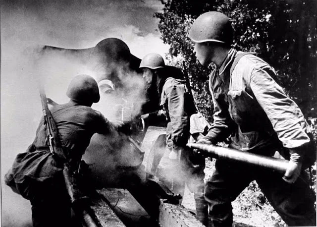 Ảnh: Binh sĩ Liên Xô chiến đấu với quân Đức trong Thế chiến 2