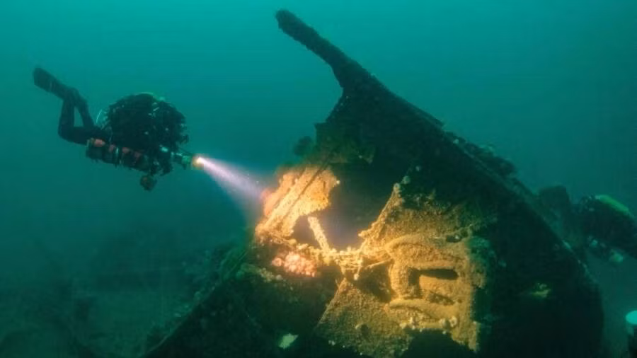 Mua xác tàu đắm hơn 100 tuổi chỉ hy vọng tìm được chiếc chuông