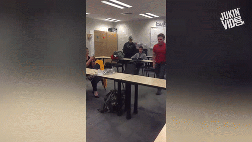 Để anh thể hiện cho mà xem nè.