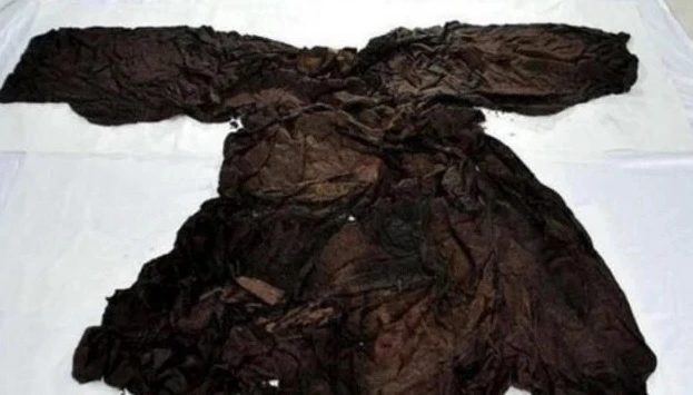 Mộ cổ phát tiếng động lạ, bất ngờ lộ ra thứ... quý hơn vàng 