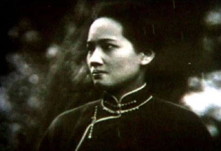 Cả đời mạnh mẽ, Tống Khánh Linh đổ lệ 3 lần vì người đàn ông này