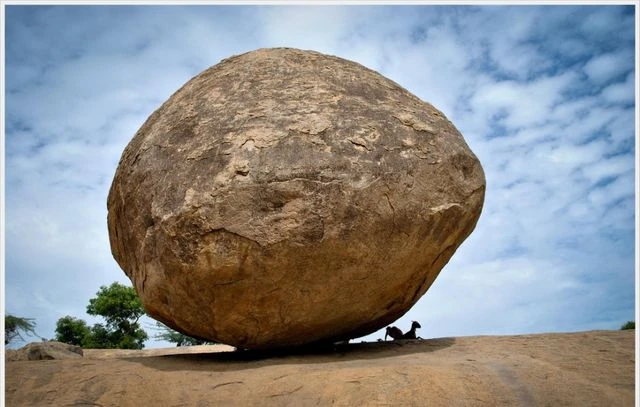 Bí ẩn “hòn đá của Chúa” ngàn năm không đổ, chuyên gia rối não